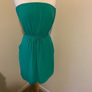 Néw green strapless dress with pockets